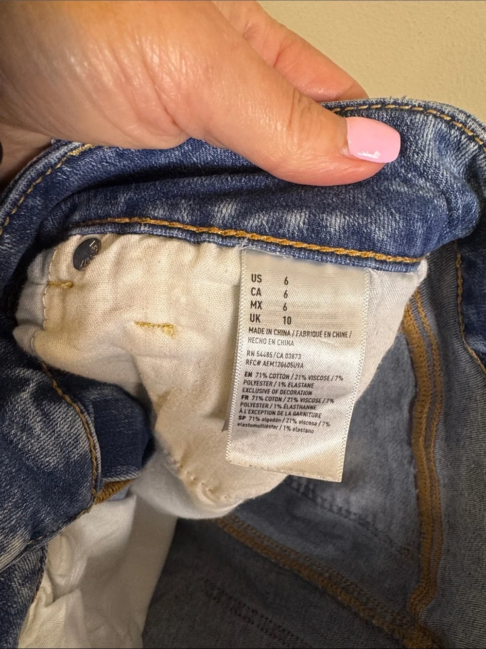 American Eagle Next Level Stretch Midi Denim Shorts - Size 6 - Picture 3 of 4